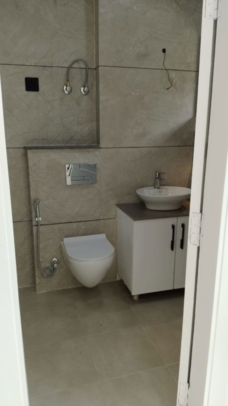 Bathroom, dwarka 3 Bedroom 1800 Sq.Ft. Apartment In Dwarka Delhi 10019395