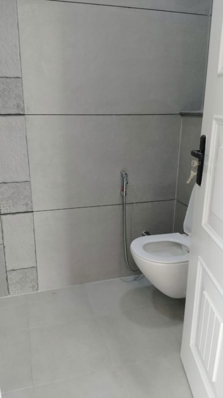 Bathroom, dwarka 3 Bedroom 1800 Sq.Ft. Apartment In Dwarka Delhi 10019395