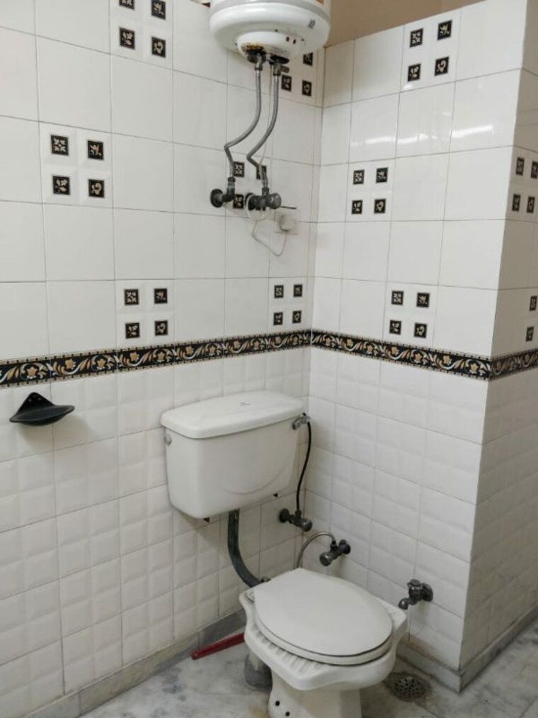 Bathroom, east of kailash 3 Bedroom 1782 Sq.Ft. Builder Floor In East Of Kailash Delhi 10019967