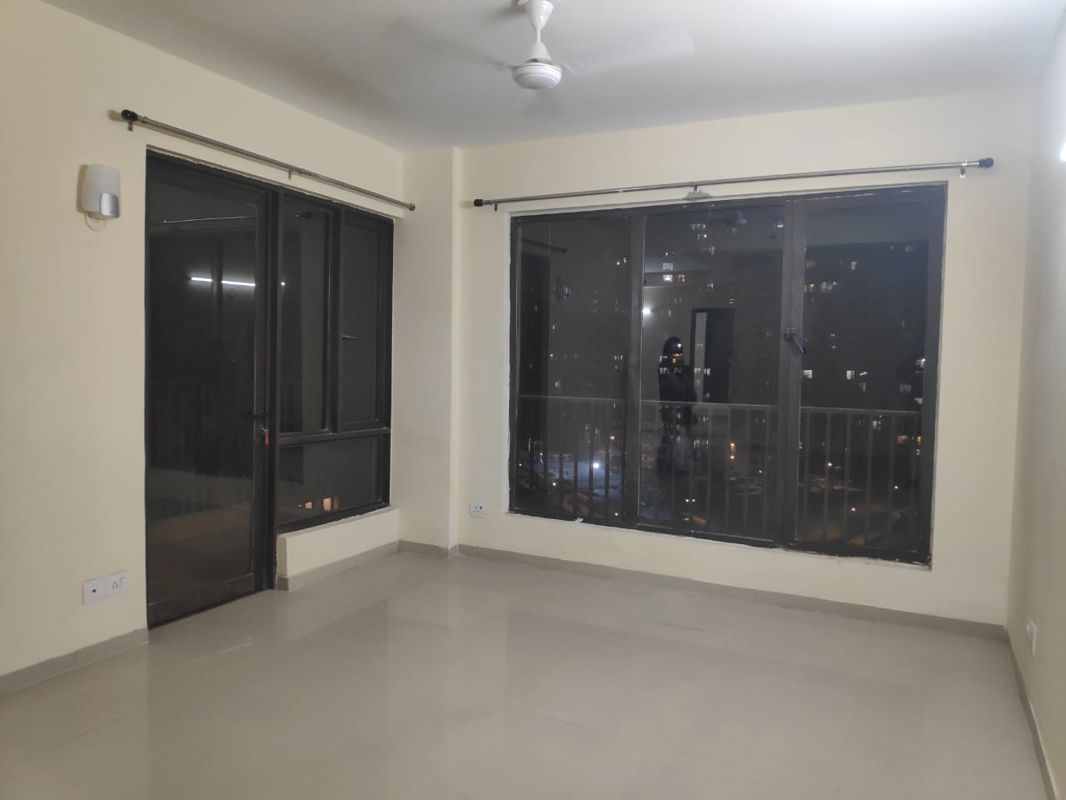 4 BHK + Servant Room Apartment For Rent in Logix Blossom County