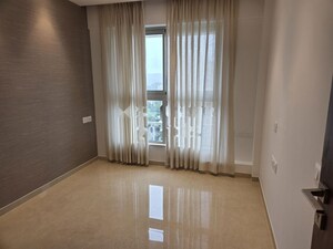 Room in 3 BHK Apartment at Hiranandani Highland, Powai – for Rent