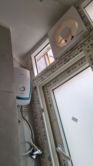 Furnished Amenities in 2.5 BHK Apartment at Logix Blossom County, Sector 137 – for Rent