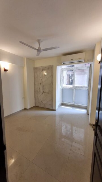 Room in 2.5 BHK Apartment at Logix Blossom County, Sector 137 – for Rent