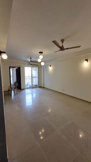 Room in 2.5 BHK Apartment at Logix Blossom County, Sector 137 – for Rent