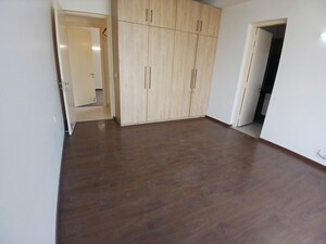 Room in 3 BHK Apartment at Ireo Victory Valley, Sector 67 – for Rent