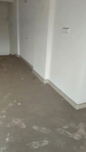 Room in  Warehouse at Chinar Park – for Rent