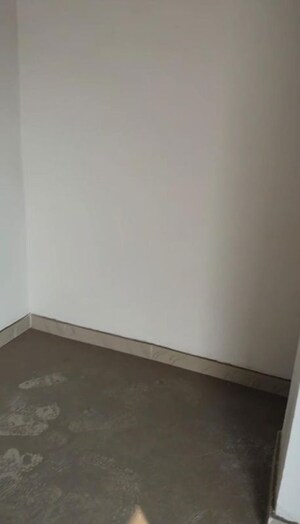 Room in  Warehouse at Chinar Park – for Rent