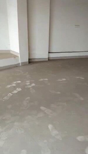 Room in  Warehouse at Chinar Park – for Rent