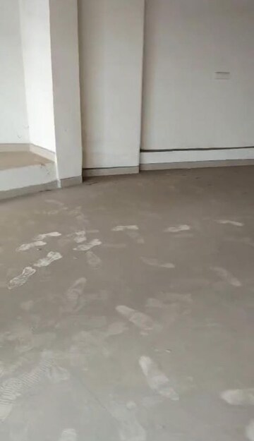 Room in  Warehouse at Chinar Park – for Rent