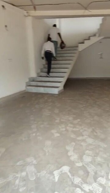 Room in  Warehouse at Chinar Park – for Rent