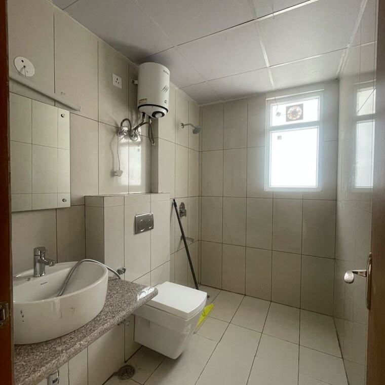 Bathroom, ss-linden 4 Bedroom 2741 Sq.Ft. Apartment In Sector 84 Gurgaon 10020237
