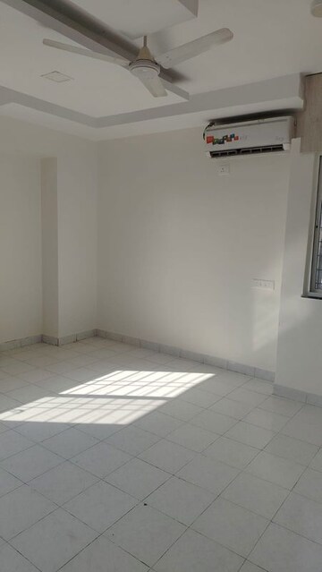 Room in 2 BHK Apartment at Kumar Padmalaya, Aundh – for Rent