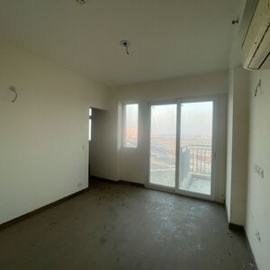 Room in 3 BHK Apartment at Conscient Heritage Max, Sector 102 – for Rent