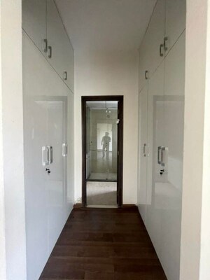 Building Lobby in 4 BHK Villa at BPTP Amstoria, Sector 102 – for Rent