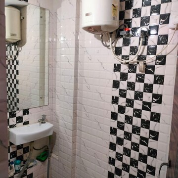 Bathroom in 1.5 BHK Builder Floor at Palam Vihar Residents Association, Palam Vihar – for Rent