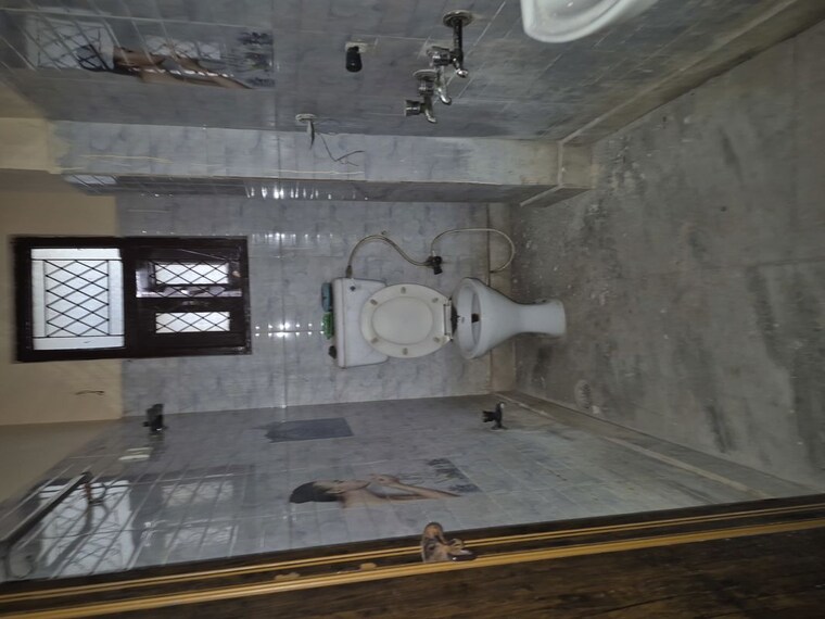 Bathroom, mayur vihar 2.5 Bedroom 450 Sq.Ft. Builder Floor In Mayur Vihar Delhi 10020318