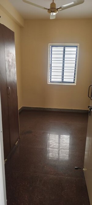 Room in 2 BHK Builder Floor at Jeevan Bima Nagar – for Rent