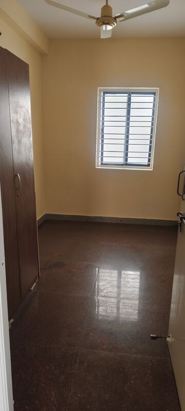 Room in 2 BHK Builder Floor at Jeevan Bima Nagar – for Rent