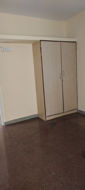 Room in 2 BHK Builder Floor at Jeevan Bima Nagar – for Rent