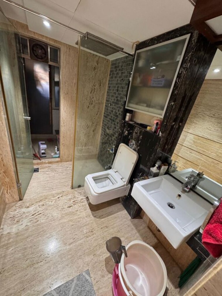 Bathroom, mayfair-meridian-andheri 2 Bedroom 800 Sq.Ft. Apartment In Andheri West Mumbai 10020337