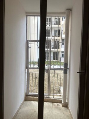 Room in 2 BHK Apartment at Amrapali Riverview, Amrapali Leisure Valley – for Rent