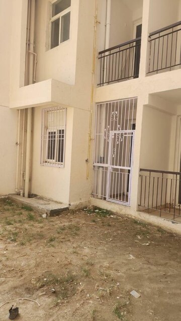 Room in 2 BHK Apartment at Amrapali Riverview, Amrapali Leisure Valley – for Rent