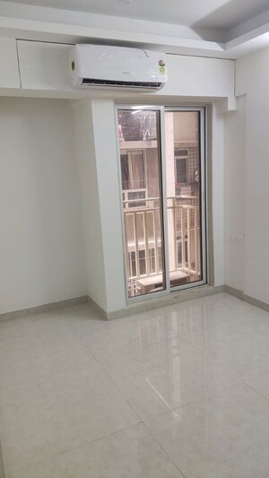 Room in 2 BHK Apartment at Panthbagar Sarw Mangalm CHS, Ghatkopar East – for Rent