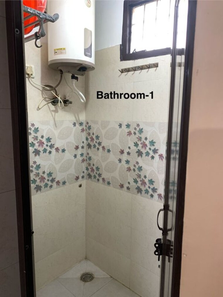 Bathroom, jogabai extension 3 Bedroom 95 Sq.Yd. Apartment In Jogabai Extension Delhi 8923179