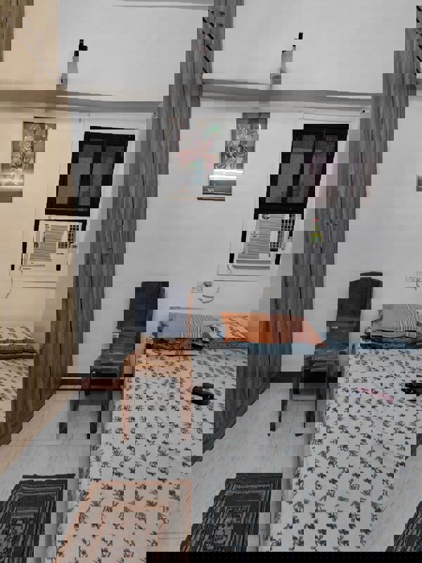 1 BHK 450 Sq.Ft. Apartment in Dadarkar Building