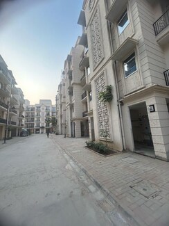 3.5 BHK + Study Room Builder Floor For Sale in Signature Global City 93