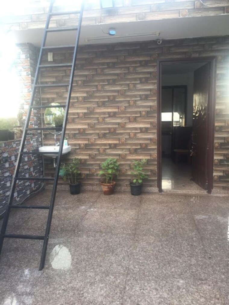  Parking, shivalik colony Studio 350 Sq.Ft. Apartment In Shivalik Colony Delhi 10020389