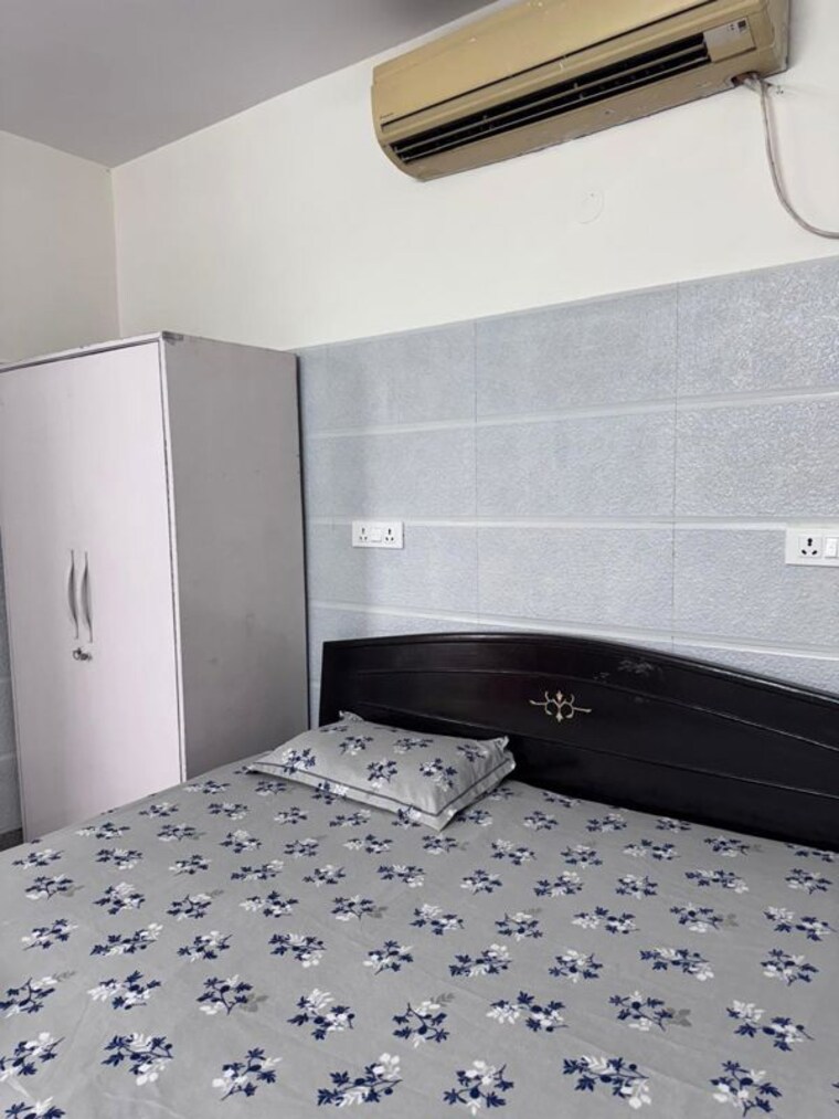 Room, shivalik colony Studio 350 Sq.Ft. Apartment In Shivalik Colony Delhi 10020389
