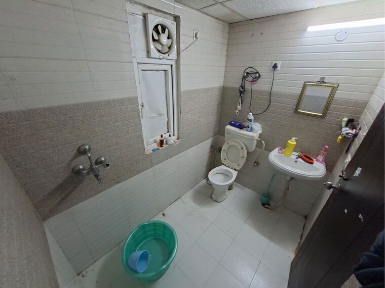Bathroom, signature-global-orchard-avenue 2 Bedroom 544 Sq.Ft. Apartment In Sector 93 Gurgaon 10020382