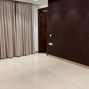 Room in 3 BHK Builder Floor at Sector 42 – for Rent