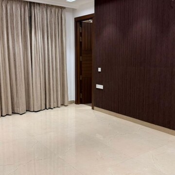 Room in 3 BHK Builder Floor at Sector 42 – for Rent