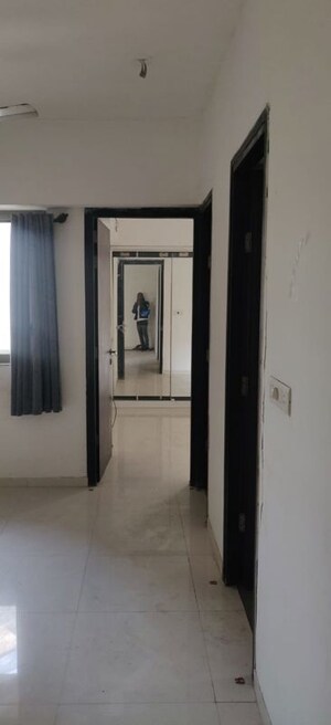 1 BHK Apartment For Rent in Lodha Splendora, Ghodbunder Road