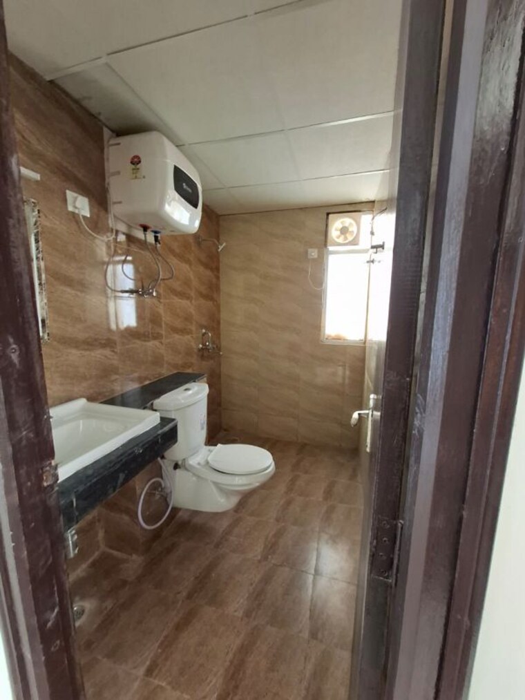 Bathroom, amrapali-heartbeat-city 3 Bedroom 1735 Sq.Ft. Apartment In Sector 107 Noida 10020426
