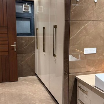 Building Lobby in 3 BHK Builder Floor at Sector 54 – for Rent