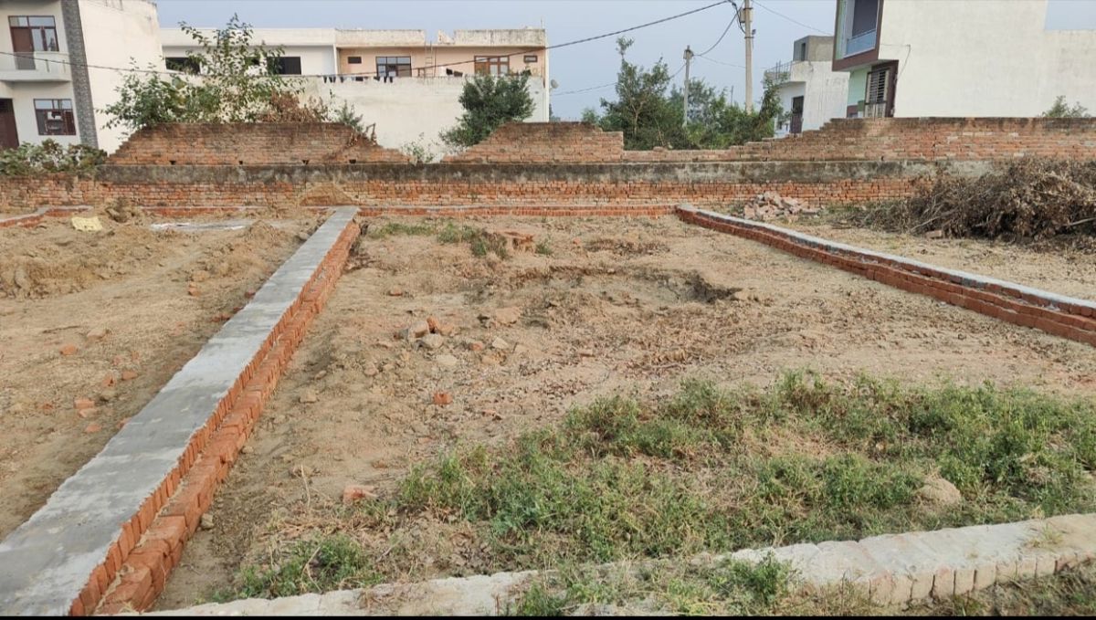 Plot For Sale in Modipuram