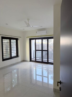 Room in 3 BHK Apartment at Cooke Town – for Rent