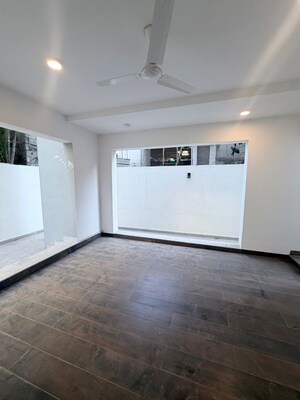 Room in 3 BHK Apartment at Cooke Town – for Rent