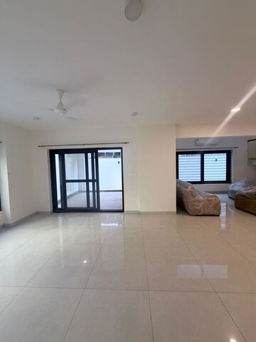 3 BHK Apartment For Rent in Cooke Town