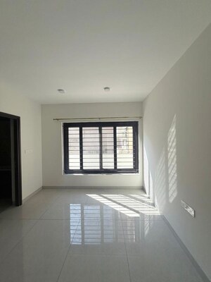 Room in 3 BHK Apartment at Cooke Town – for Rent