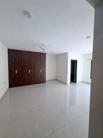 Room in 3 BHK Apartment at Cooke Town – for Rent