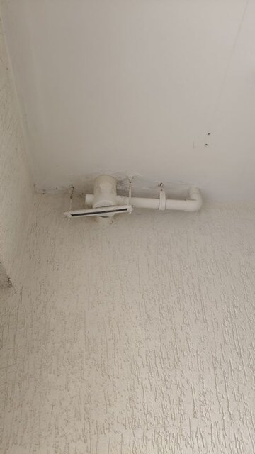 Bathroom in 3.5 BHK Apartment at Celestia Spaces, Parel – for Rent