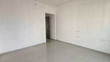 Room in 3.5 BHK Apartment at Celestia Spaces, Parel – for Rent