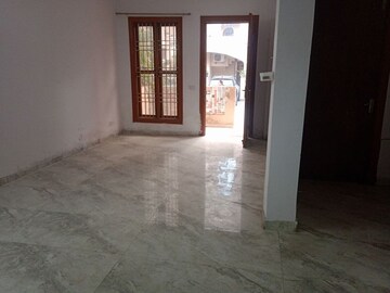 Room in 3.5 BHK Apartment at Amrapali Leisure Valley, Tech Zone 4 Greater Noida – for Sale