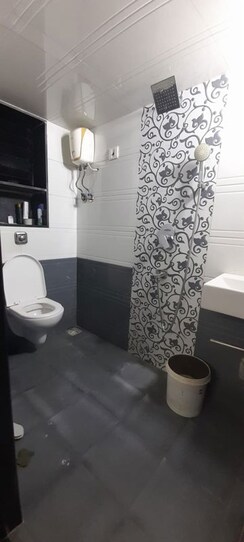 2 BHK Apartment For Rent in Dheeraj Enclave
