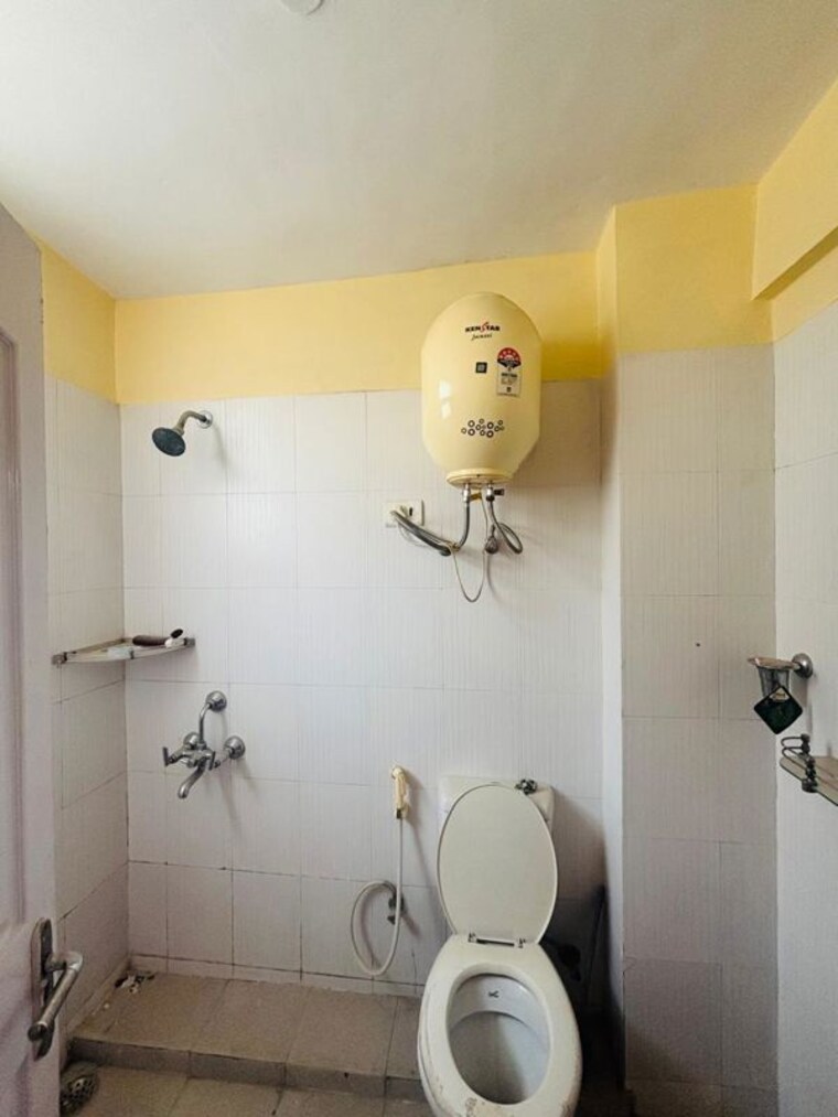 Bathroom, tulip-orange 3 Bedroom 1437 Sq.Ft. Apartment In Sector 70 Gurgaon 10020491