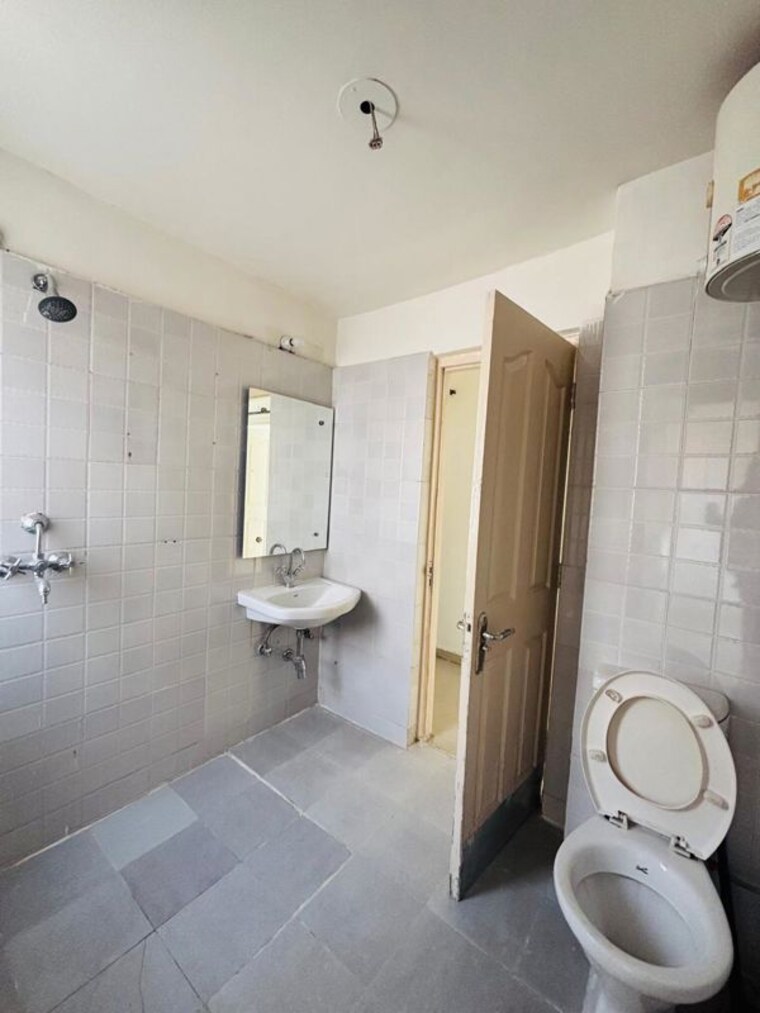 Bathroom, tulip-white 3 Bedroom 1326 Sq.Ft. Apartment In Sector 69 Gurgaon 10020499